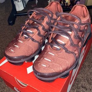 🔥 NIKE AIR VAPORMAX PLUS, size 7W
